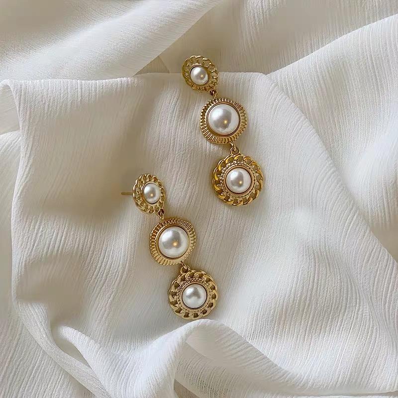 WHEN AND HOW TO WEAR PEARL DROP EARRINGS: SPECKLE GUIDE