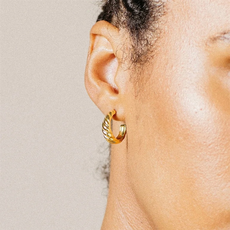 clean girl aesthetic gold hoop earrings 