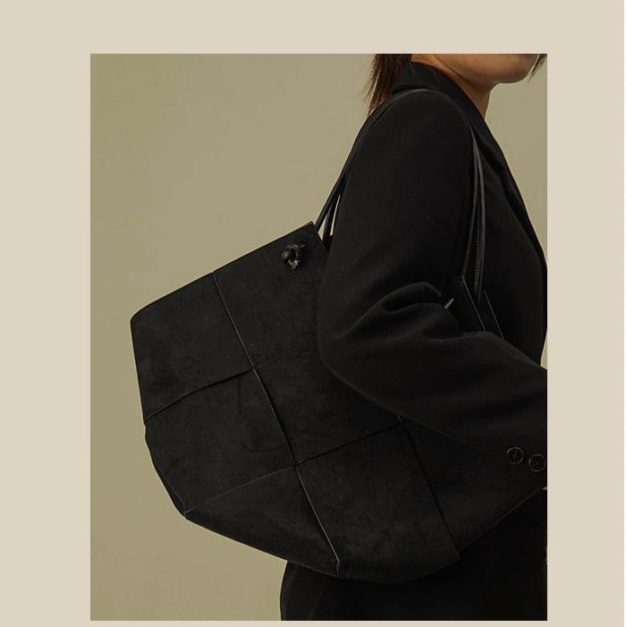 Visit our store for high quality women's handbags that are made from genuine Italian leather, Suede. Crossbody handbags, shoulder handbags, purses and handbags. Free shipping Australia