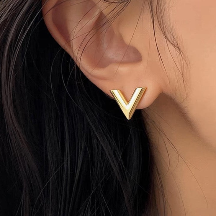Gold V-shaped stud earrings for women and men in Australia. Waterproof and tarnish free.