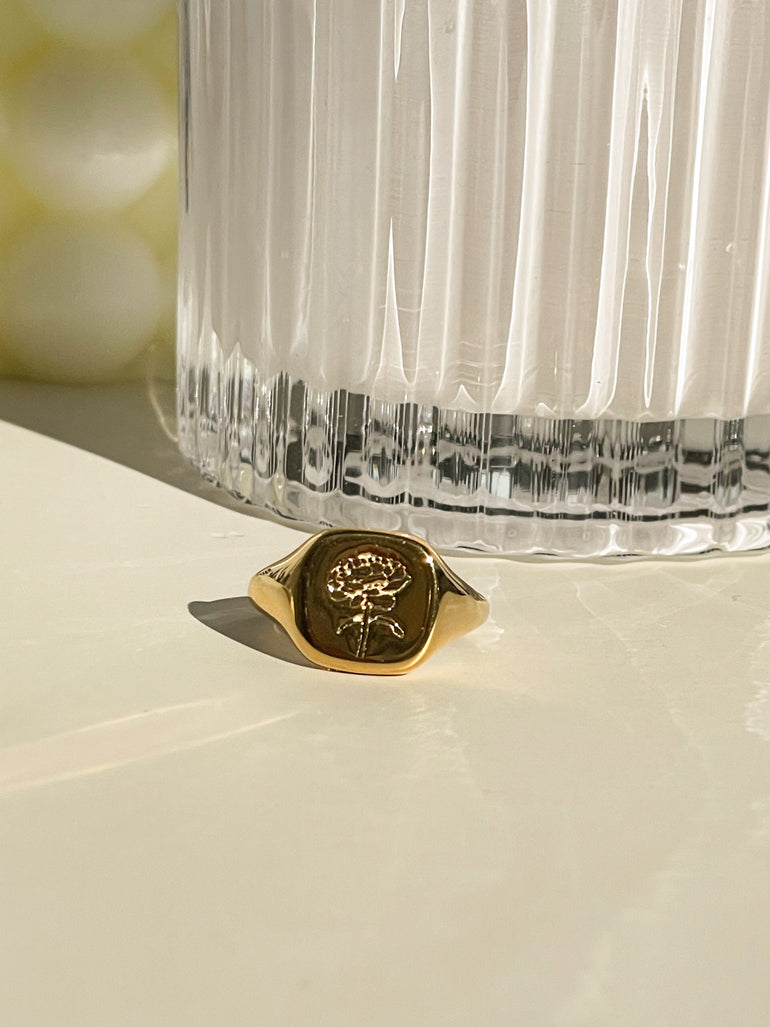 water resistant chunky gold ring with flower engraved