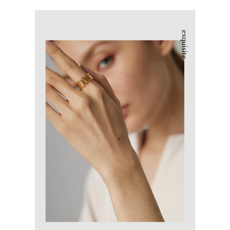 minimalist and dainty gold chain rings for women, Sydney Australia. 