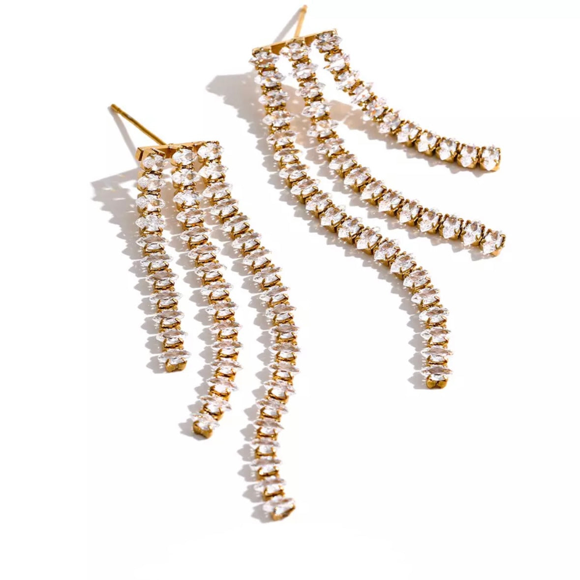 Diamond Dangle Drop Earrings for women in 18K gold, Sydney Australia
