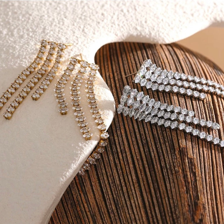 Diamond Dangle Drop Earrings for women in 18K gold, Sydney Australia