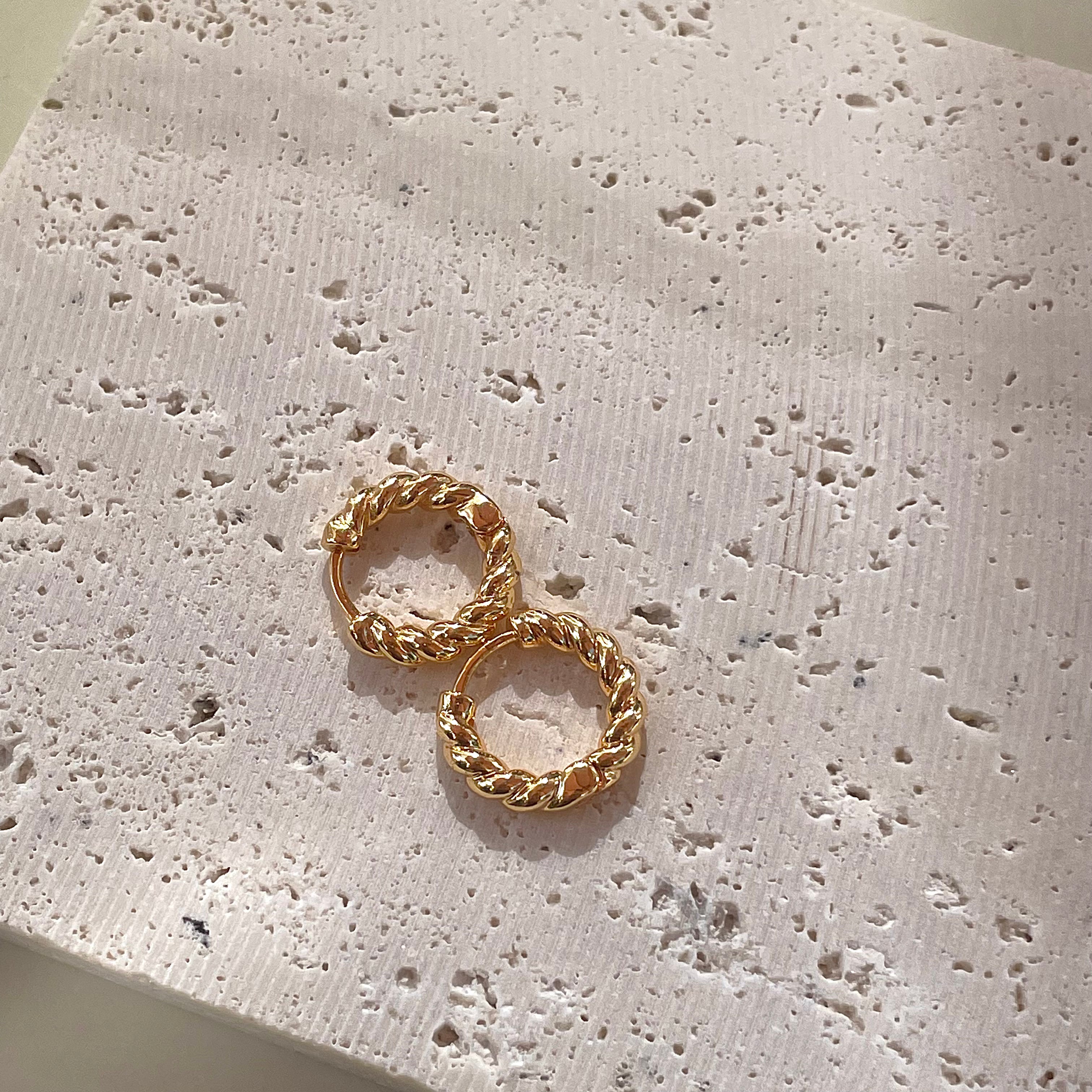 Speckle Stud Earrings - minimalist dappled circle post earrings nickel free  – Foamy Wader