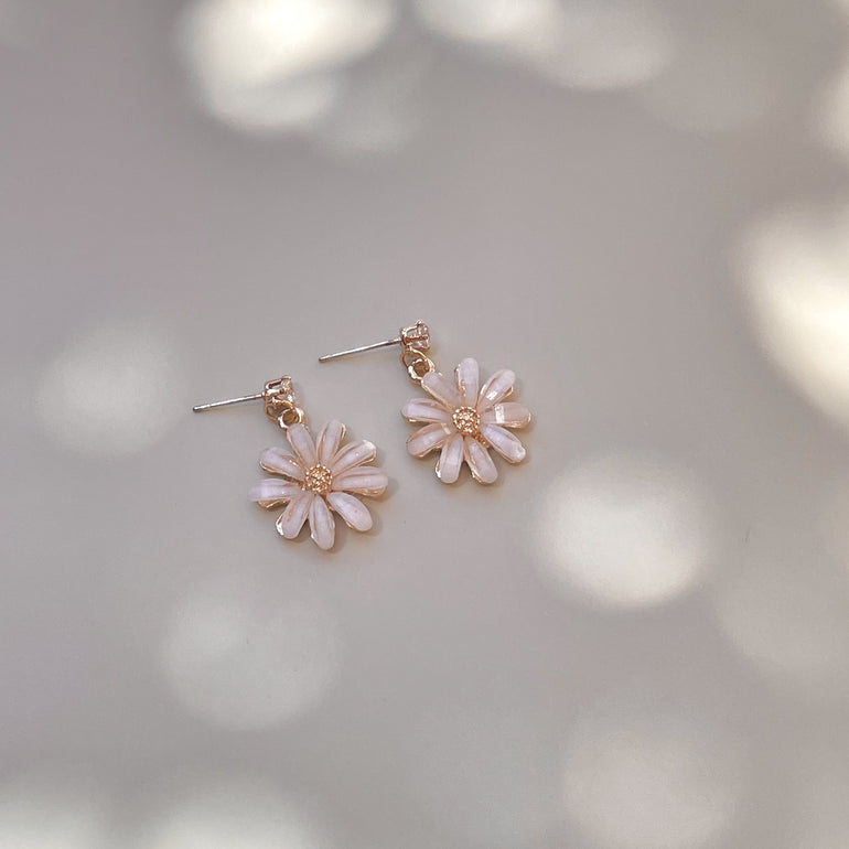 non tarnish pink daisy stud earrings minimalist dainty cute earrings Sydney Australia 