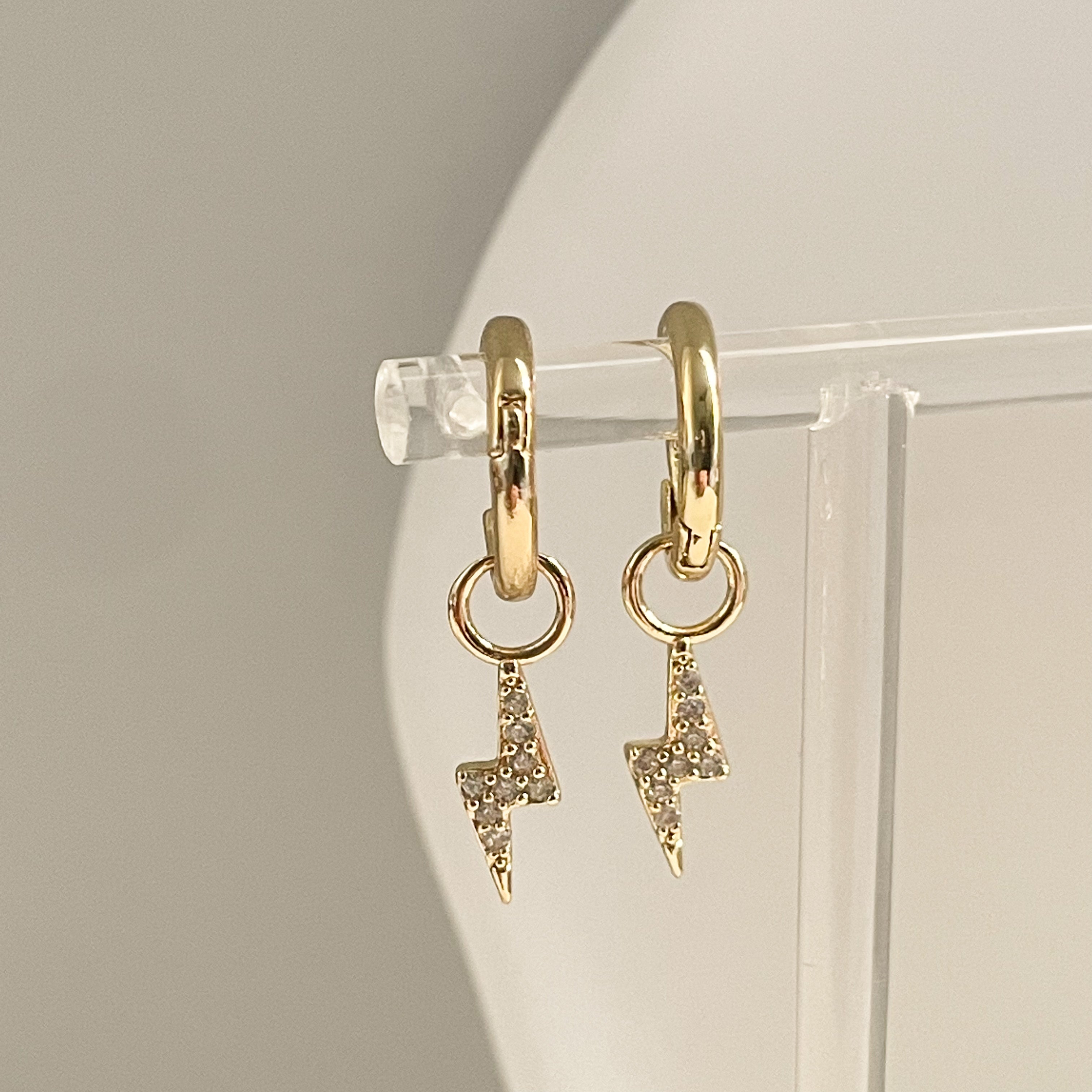 Little gold earrings hoops